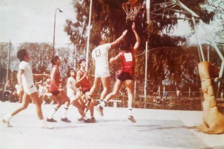 Año 1975 - Encuentro de basket