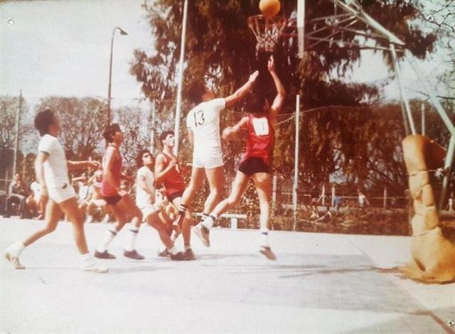 Año 1975 - Encuentro de basket