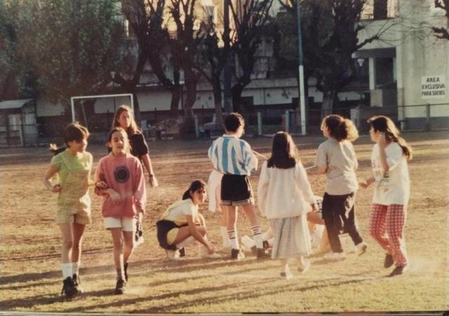 Año 1994 - Momento recreativo del encuentro de Basket
