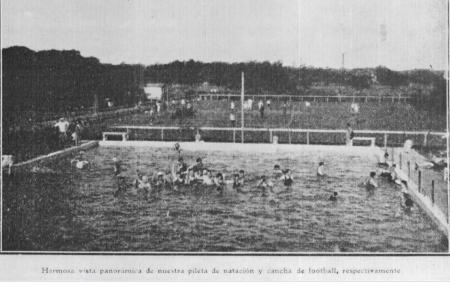 Año 1918 - Imagen panorámica de nuestra pileta de Natación y de la cancha de Fútbol respectivamente.